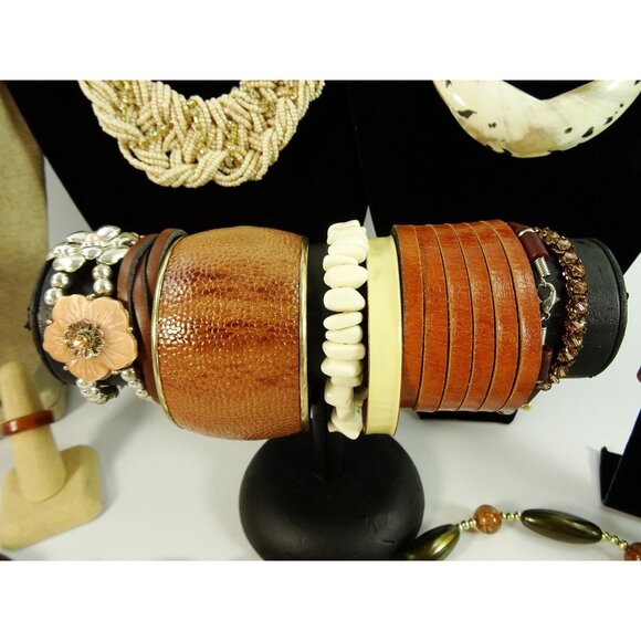 Neutrals Costume Jewelry Lot 20pc Necklaces Earrings Bracelets Ring - Picture 4 of 9